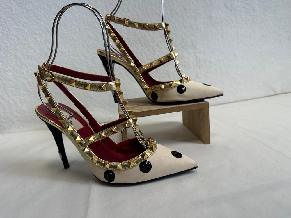 Valentino Garavani Rockstud 100 Pumps SZ 38 (US 7.5/8) Polka Dot Gold Stud Heels